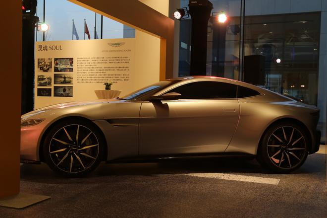 阿斯顿·马丁与邦德系列电影跨越半世纪