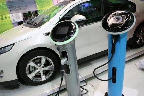 新能源车致动力电池短缺 行业扩产存隐忧