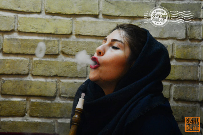 德黑兰，抽水烟的美女
