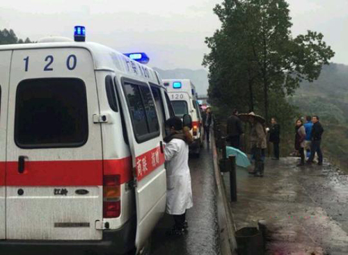 四川高速接连发生2起交通事故 致8死29伤