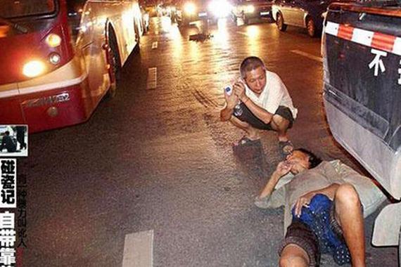 男子碰瓷叫嚣拿钱砸死我，盘点碰瓷奇葩事