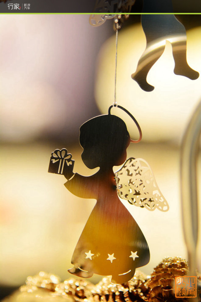 还是圣诞天使,不过你可别指望她会送你昂贵首饰哦。