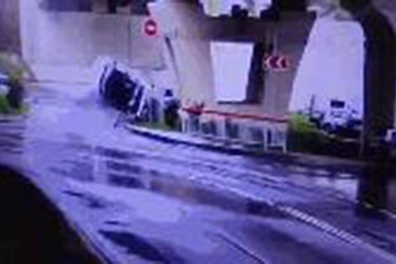 战斗民族男子驾车坠下7米高天桥奇迹生还