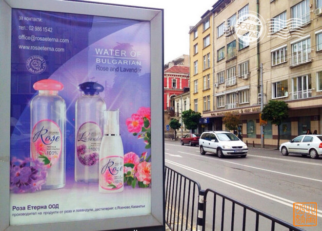 索非亚街头,玫瑰广告。