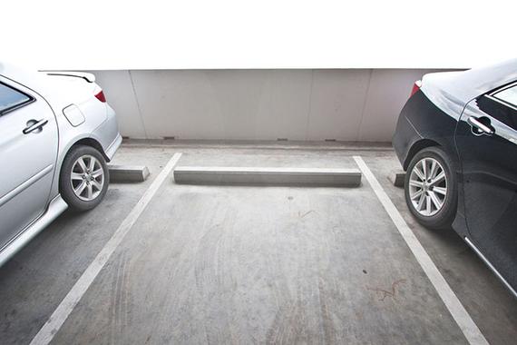 西安67岁女司机误踩油门撞死7旬老太