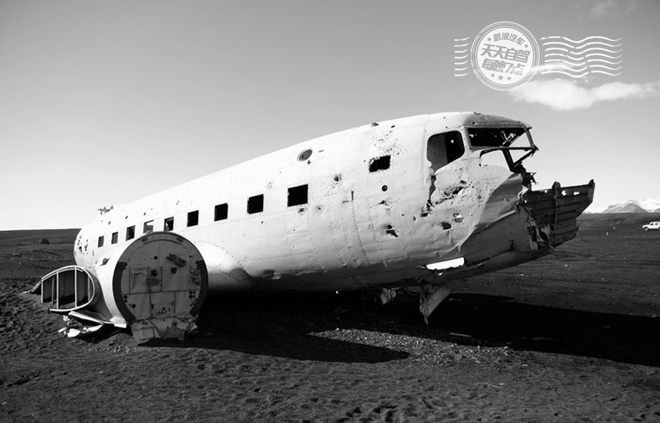 自驾|惊呆了!黑沙滩上的美海军飞机残骸