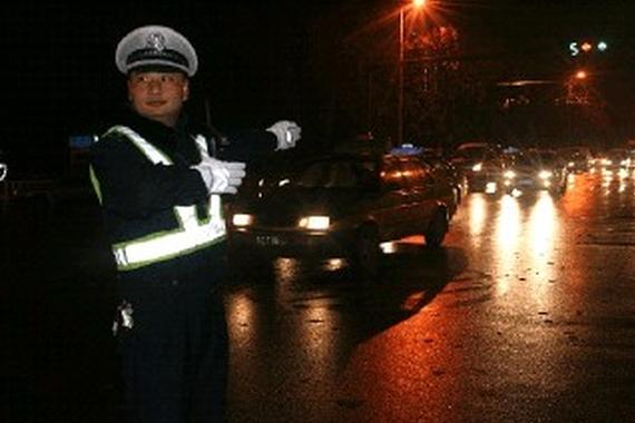 公安部交管局发预警 圣诞节交通事故高发