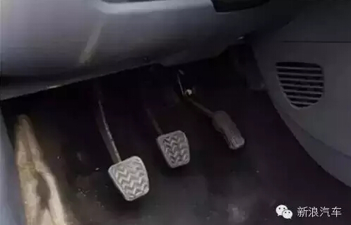 汽车冷知识:玻璃水为什么是蓝色?