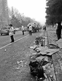 保时捷见行人不减速 撞死过马路保洁员