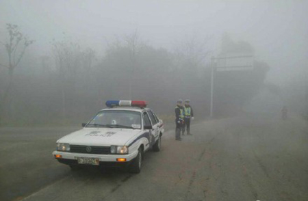 身边的交警:2016年他们依然在路上