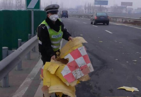 身边的交警:2016年他们依然在路上