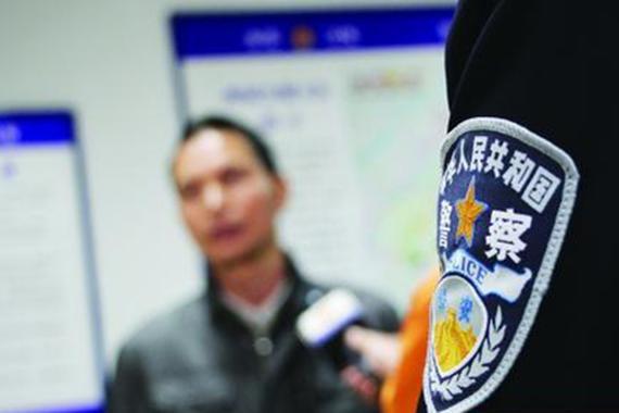 深圳男子驾照卖分挣钱被坑 多次返乡驾考