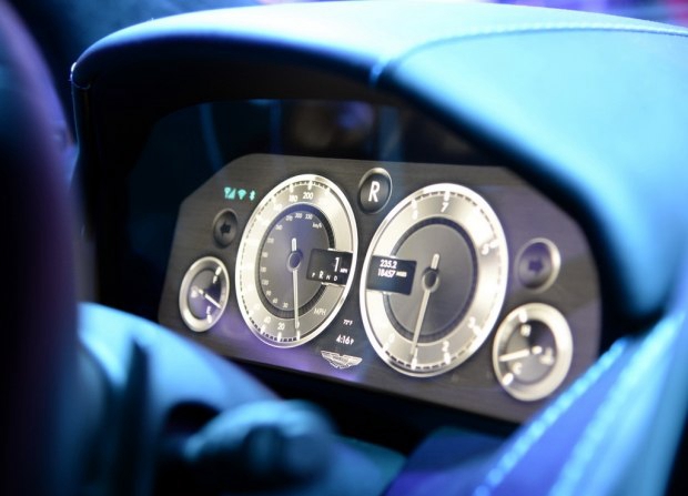 开阿斯顿马丁看喜羊羊 乐视打造车联网系统