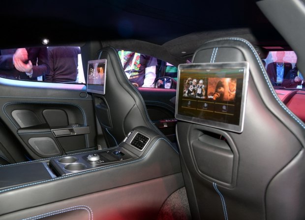 开阿斯顿马丁看喜羊羊 乐视打造车联网系统