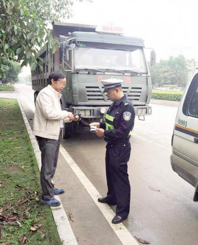 车主被开五万元天价罚单 车辆超载近3倍