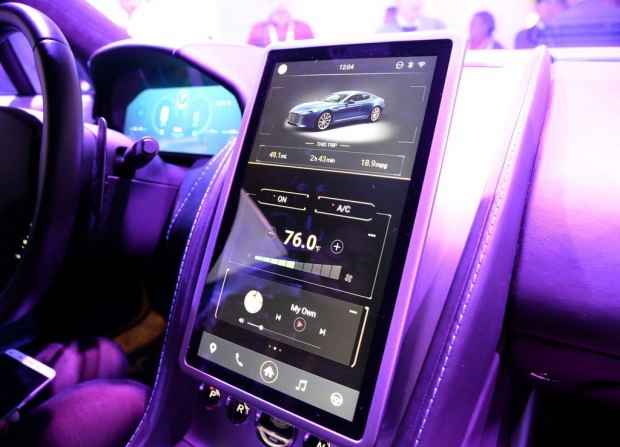 开阿斯顿马丁看喜羊羊 乐视打造车联网系统