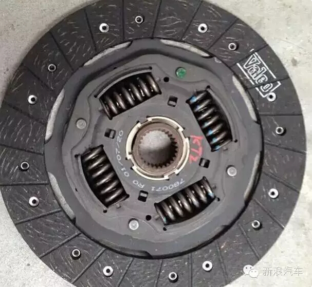 手动挡学会这5个技巧 开车比现在爽10倍