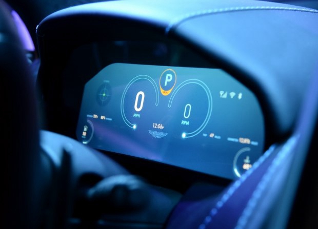 开阿斯顿马丁看喜羊羊 乐视打造车联网系统