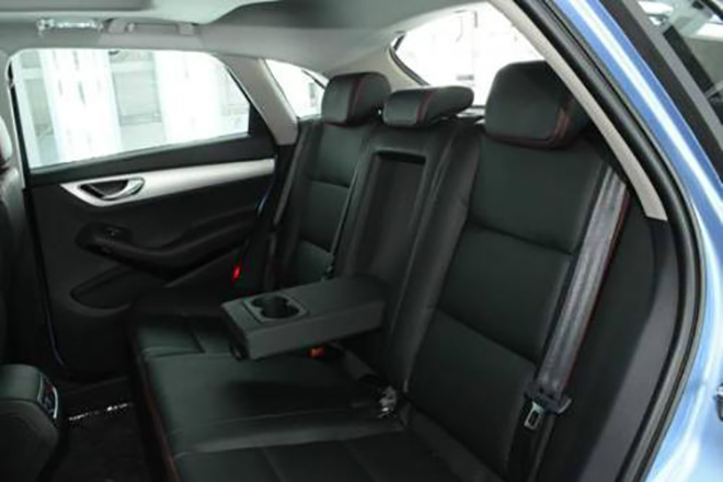 设计惊艳 众泰SR7第一季内饰实拍图曝光