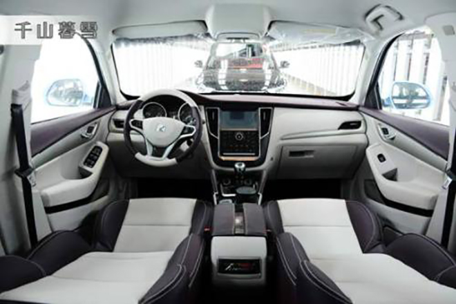 设计惊艳 众泰SR7第一季内饰实拍图曝光