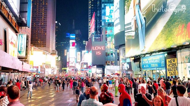 自驾|惊！纽约时代广场被裸女贴身拥抱