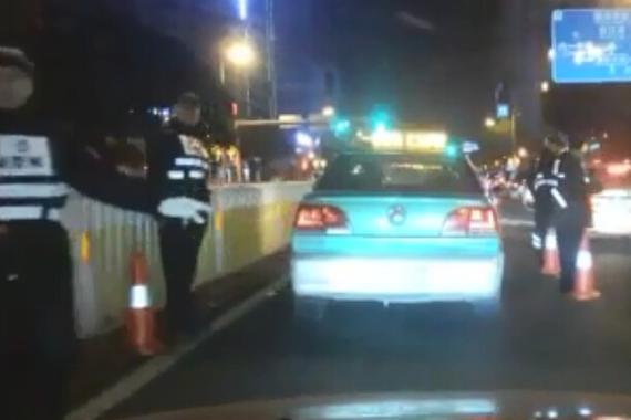 视频：惊呆！司机上传自己酒驾逃逸视频