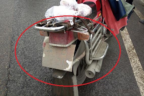 车牌丢失 女子手写牌照被记12分罚款200元