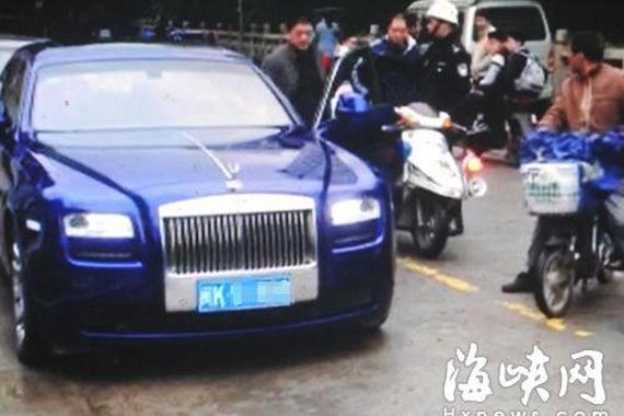 3男子暴打豪车司机 逃跑又返回被逮个正着