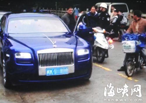 3男子暴打豪车司机 逃跑又返回被逮个正着