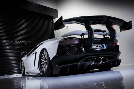 兰博基尼Aventador加大尾翼 亮相改装车展