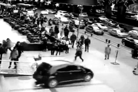 成都轿车逃避执法撞人案告破 系无证驾驶