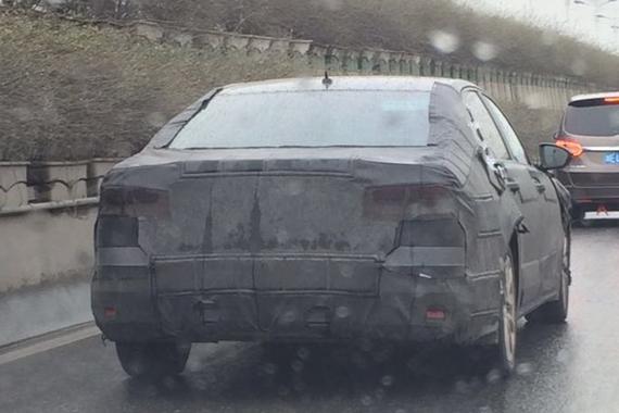 3月首发 疑似上汽大众全新中大型车谍照