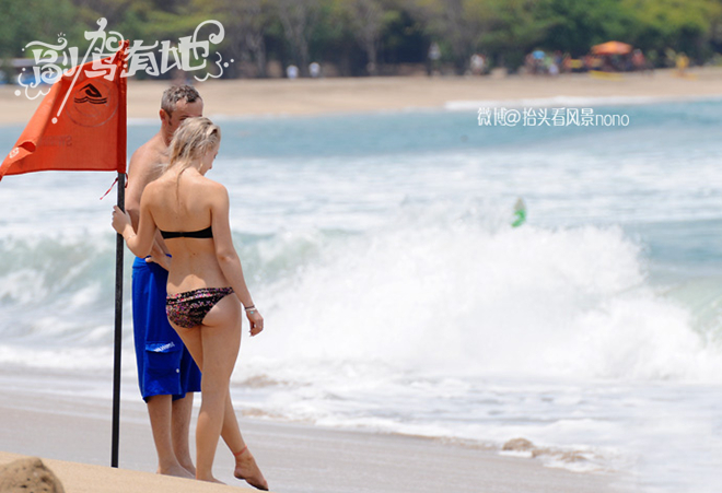 库塔海滩上那些身着惹眼比基尼的美女们