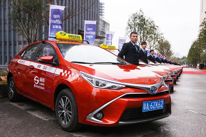 广州首批油电混合动力出租车投入运营