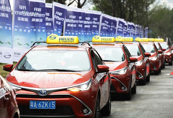 广州首批油电混合动力出租车投入运营