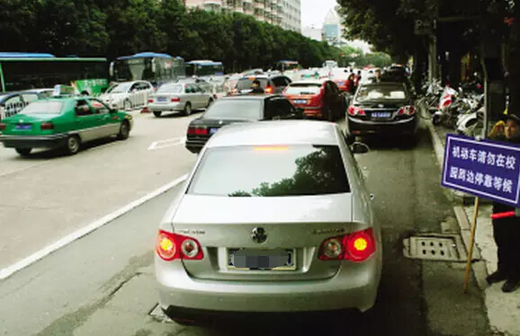 什么时候开双闪是门学问 错了要扣分哦