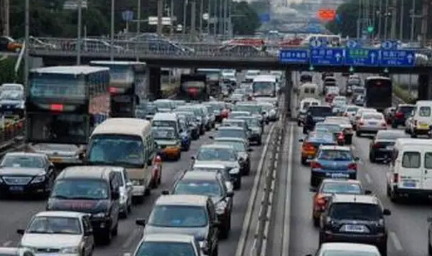 什么时候开双闪是门学问 错了要扣分哦