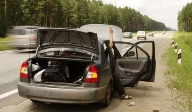 什么时候开双闪是门学问 错了要扣分哦