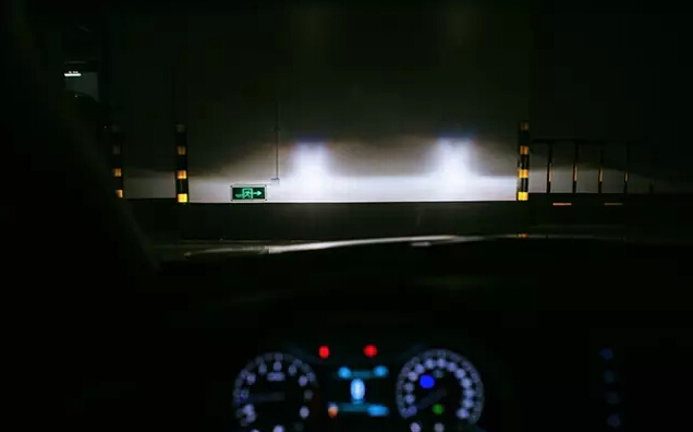 车上这些灯都不会用，好意思说会开车？