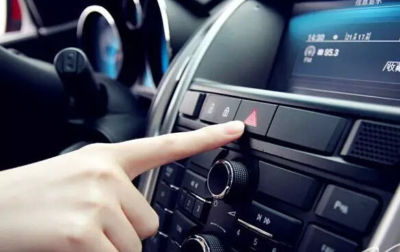 什么时候开双闪是门学问 错了要扣分哦