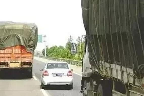 车祸这么多该咋办？8个窍门避免交通事故