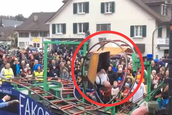 视频：心跳考验！没有安全措施的过山车