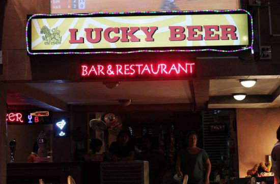 全世界的“屌丝”都爱自驾曼谷考山路?