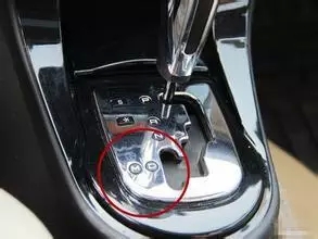 开车乱挂档,结果就是把车开废!