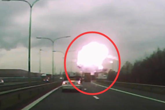视频：坠机引发的大爆炸！可吓坏了司机