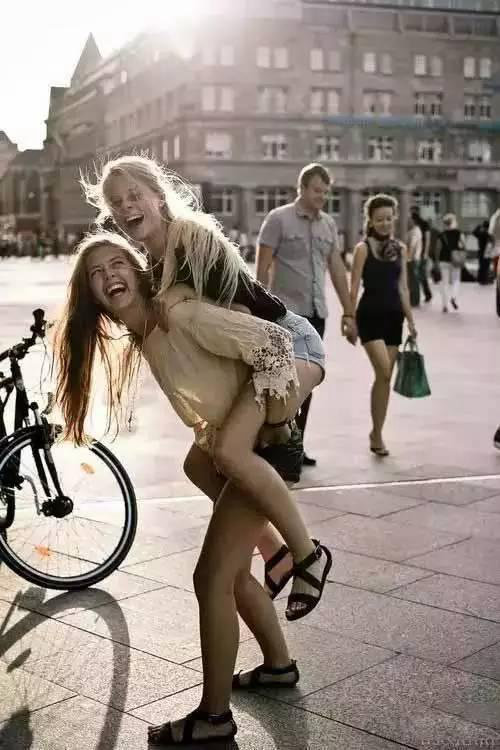 屌丝逆袭大招 教你自驾游中为女票拍靓照