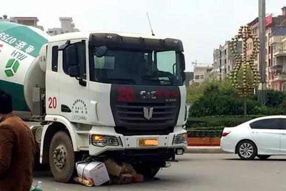 中国路上最危险的7种车，见到你就躲远点！