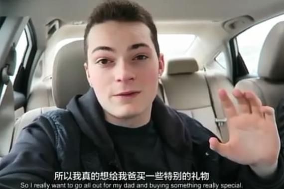 视频：给50岁父亲买辆Z06 父亲感动流泪