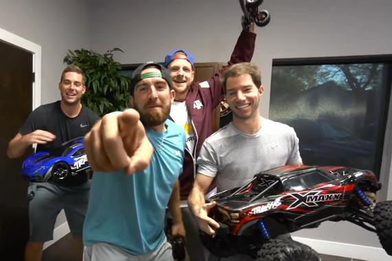 视频：玩出真风采！疯狂的遥控越野车