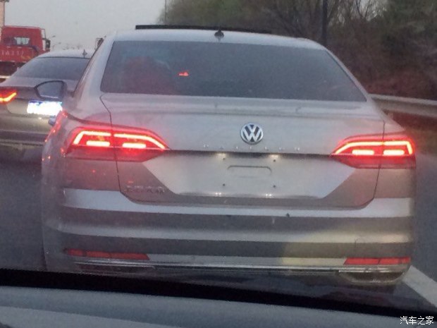 上汽大众PHIDEON无伪装路试谍照曝光